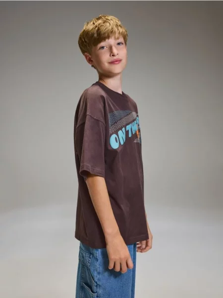 Reserved Tricou din maro-închis maro