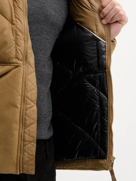 Пуховик Helly Hansen