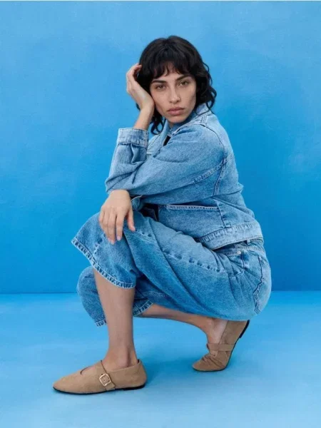 Шкіряні балетки з регульованим ремінцем бежевий