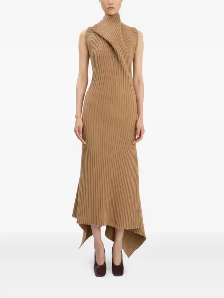 Rochie midi Victoria Beckham drapată până la genunchi de costum