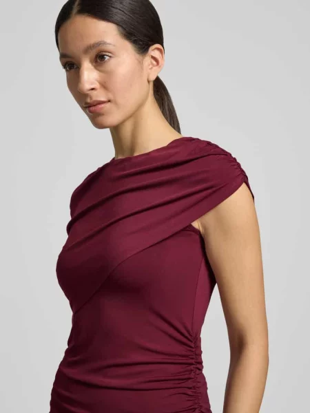 Dopasowana sukienka wieczorowa z krótką peleryną model KASSANDRA' Vero Moda