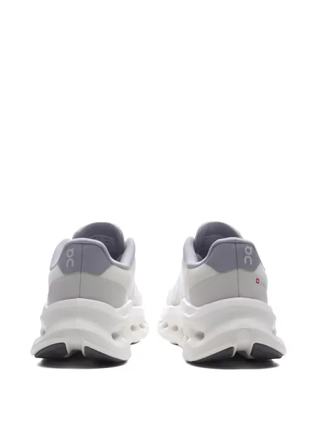 Sneakerși On alb