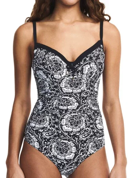 Слитный купальник с уплотненной чашкой