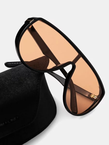 Солнцезащитные очки Tom Ford черные