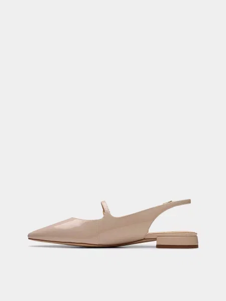 Кожаные босоножки Clarks бежевые