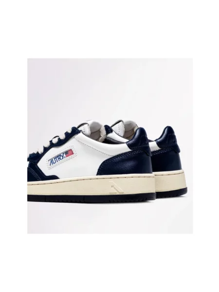 Sneakersy Autry białe