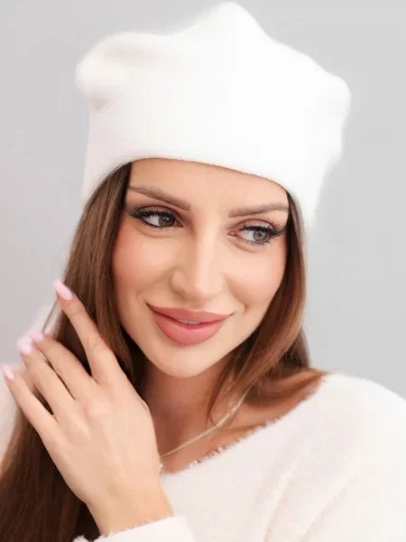 Căciulă Kesi de lână clasică alb