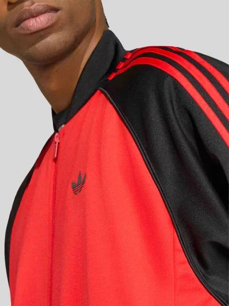 Bluza rozpinana o kroju relaxed fit z wyhaftowanym logo i zamkiem błyskawicznym dwustronnym Adidas Originals czerwona