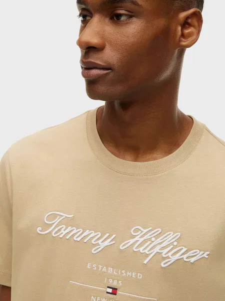 Футболка Tommy Hilfiger с лого бежевая