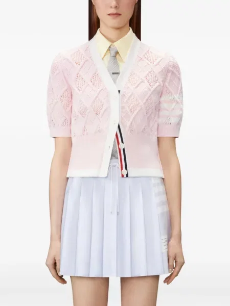 Scurt cardigan Thom Browne tricotate cu model argyle roz