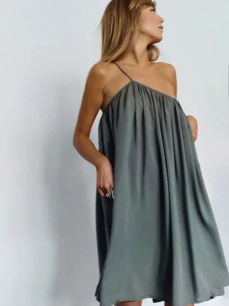 Muuv. Muuv rochie evazată din vâscoză AISE verde
