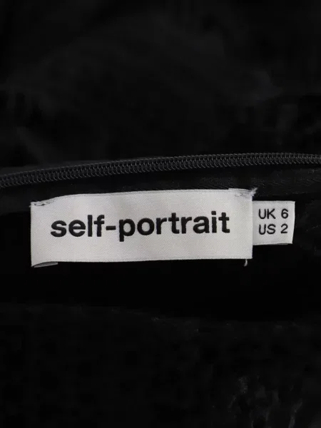 Top Self-portrait lung negru