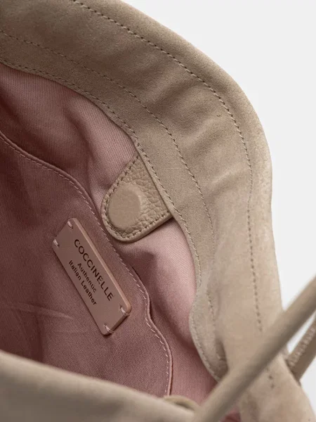 Szarvasbőr shopper táska Coccinelle bézs