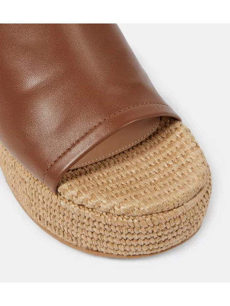Papuci tip mules Gianvito Rossi din piele cu pană maro