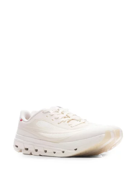 Sneakerși On