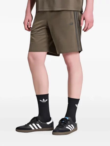 Pantaloni scurți Adidas cu tepi gri