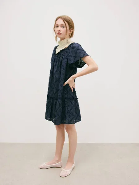 Krótka haftowana sukienka Dzieci 6 MANGO KIDS granatowy