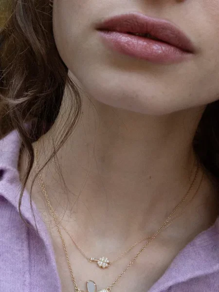 Gėlėtas vėrinys Monica Rich Kosann su perlais