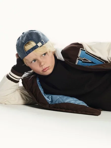 Reserved Bunda bomber s kapucí tmavě hnědá