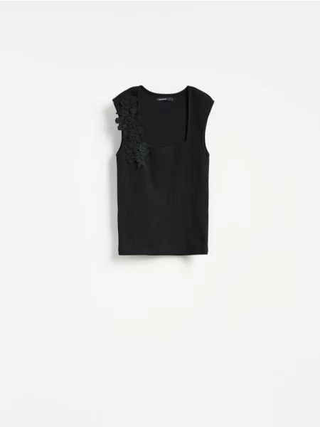 Reserved Bluză cu detaliu decorativ negru