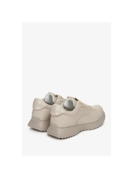 Кожаные кроссовки Estro бежевые