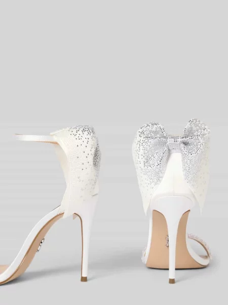 Sandały na szpilce z perełkami model ‘ELLAROSA’ Steve Madden białe