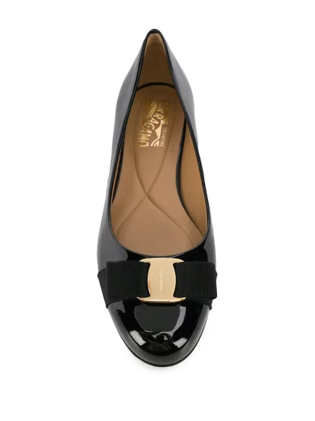 Balerinke Ferragamo crna