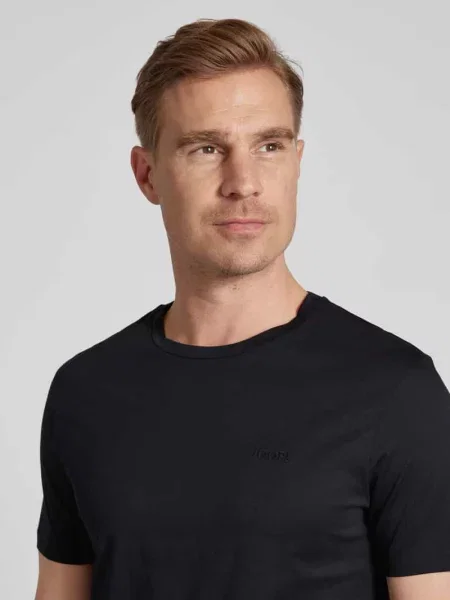T-shirt JOOP! Collection;Czysta bawełna;Krój regular fit;Model ‘Cosmo’;Jednolity kolor;Okrągły dekolt z prążkowanego ściągacza;Długość tyłu w rozmiarze M: 65 cm czarna