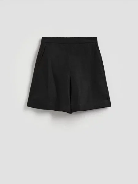 Reserved Pantaloni scurți de in negru