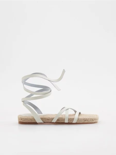 Босоножки Reserved на шнуровке