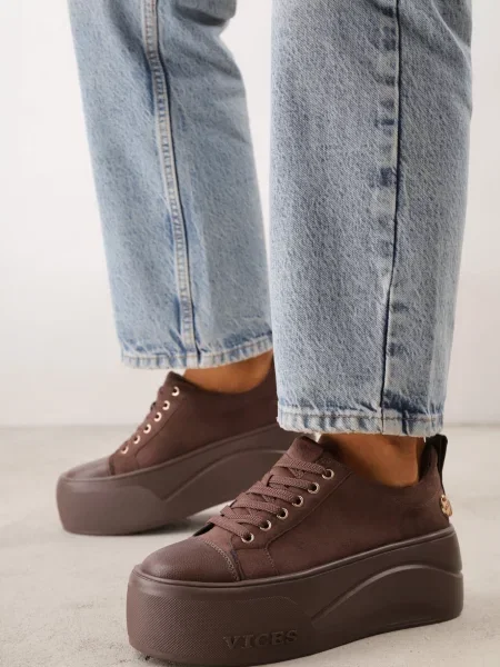 Sneakers VICES pe platformă cu aplicație metalizată și inscripție Beli maro