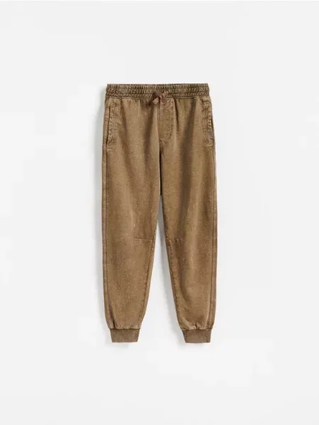 Reserved Pantaloni jogger din cu efect de spălare maro-închis maro