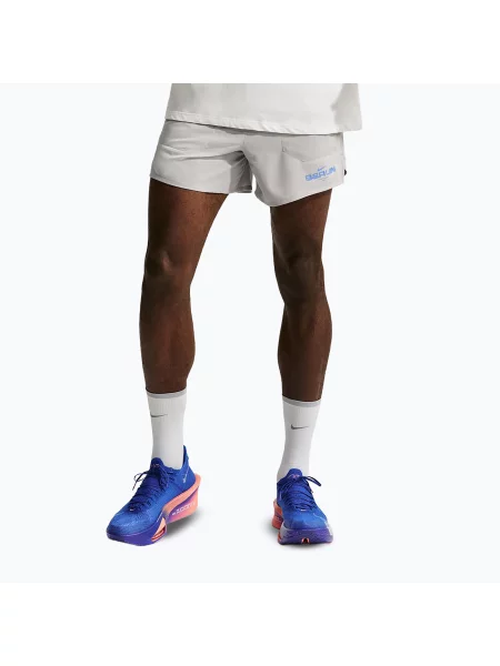 Pantaloni scurți de alergare pentru bărbați Nike Stride college grey gri