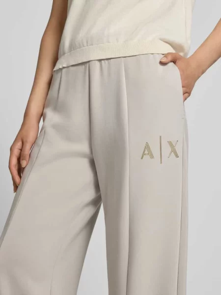 Spodnie dresowe o kroju straight fit z elastycznej mieszanki Armani Exchange beżowe