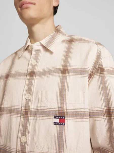 Koszula casualowa o pudełkowym kroju ze wzorem w kratę Tommy Jeans biała
