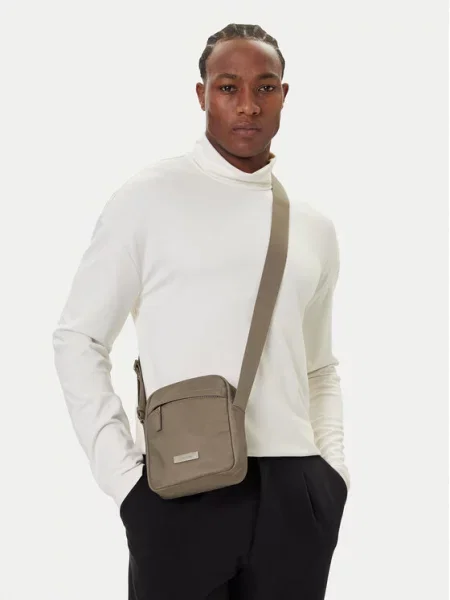 Calvin Klein Torbica za okrog pasu Sleek Reporter Bež siva