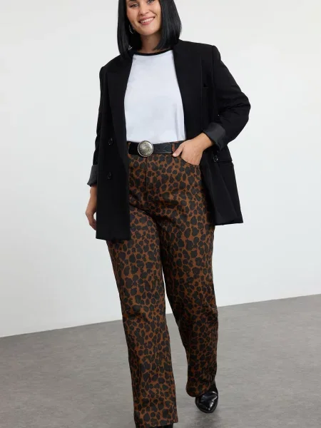 Talia proste jeansy Trendyol z wysoką talią w panterkę brązowe