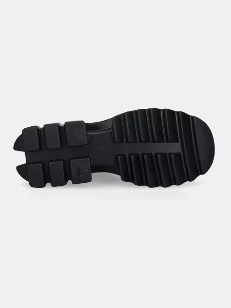 Кожаные утепленные ботинки Goe на платформе черные