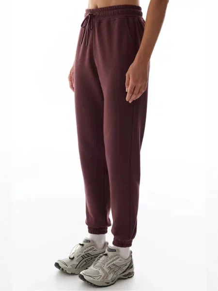 Penti Sportovní kalhoty Jogginghose burgundská červeň
