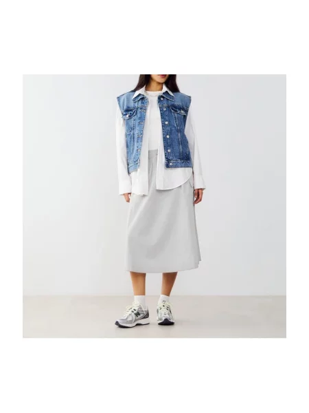 Midi-suknja New Balance iznad koljena siva