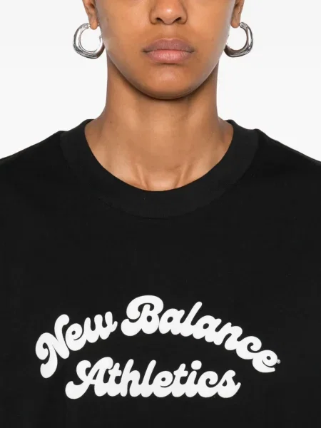 Mrežasta majica New Balance s printom crna
