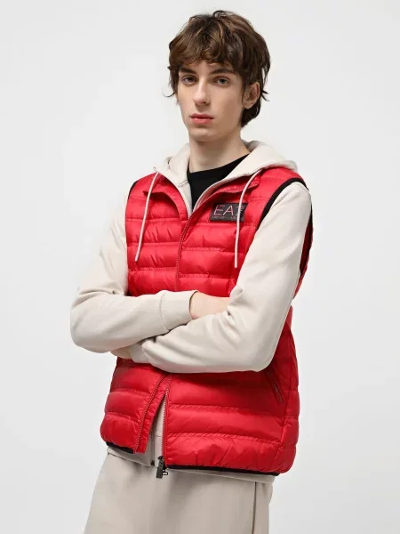 Жилет з утеплювачем червоний