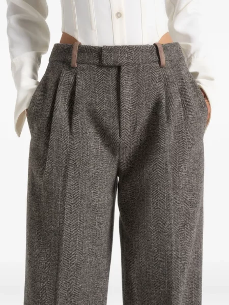 Plisirane hlače Manière De Voir s herringbone uzorkom siva