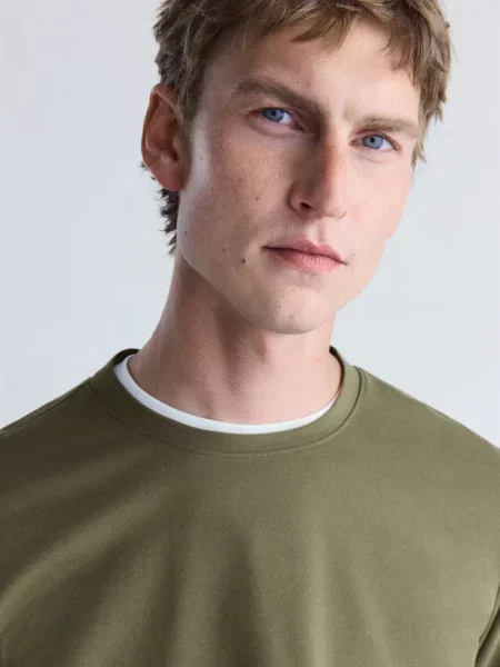 Koszulka regular fit Thermolite® khaki Mężczyzna S MANGO MAN