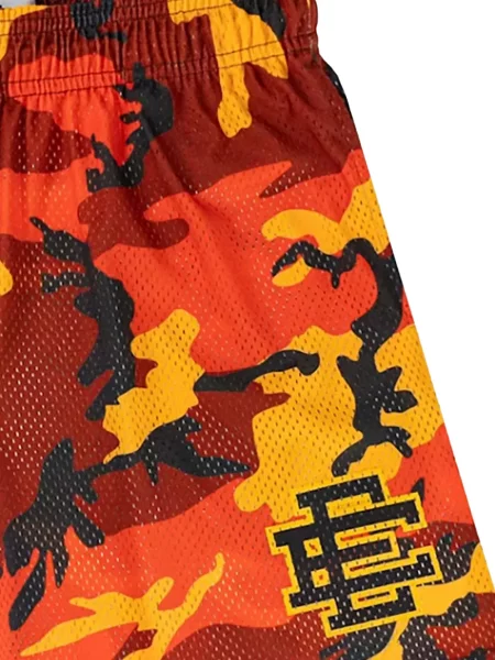 Pantaloni scurți Eric Emanuel cu model camuflaj roșu