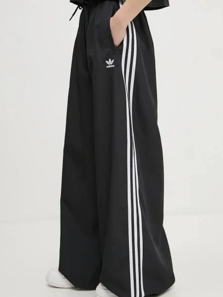 Adidas Originals spodnie dresowe OVERSIZED TP z aplikacją czarny