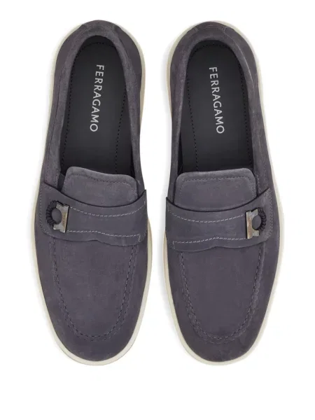 Pantofi loafer Ferragamo din piele de căprioară gri
