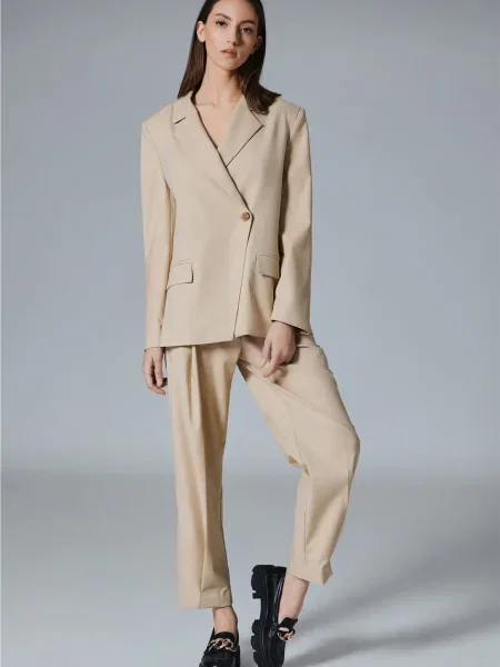 Pantaloni cutați bej
