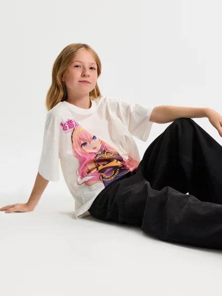 Sinsay oversize tričko s potiskem Hatsune Miku bílá