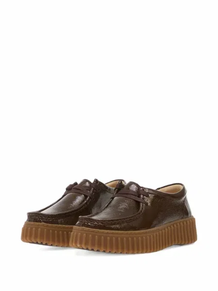 Cipele Clarks s vezicama s čipkom smeđa